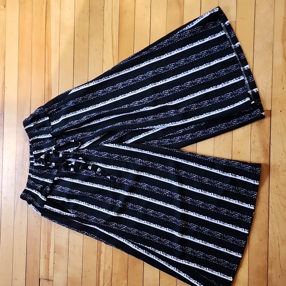 Womens size small capris by be you tiful